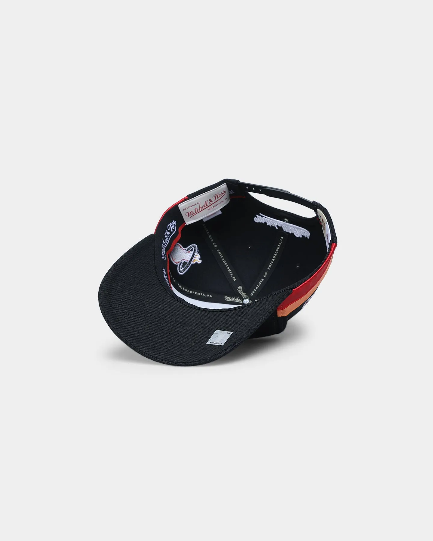 Mitchell & Ness Miami Heat XL Short Hook Classic Red Snapback Black